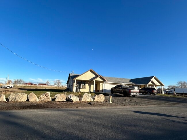 Building Photo - 4220 N 1410 E