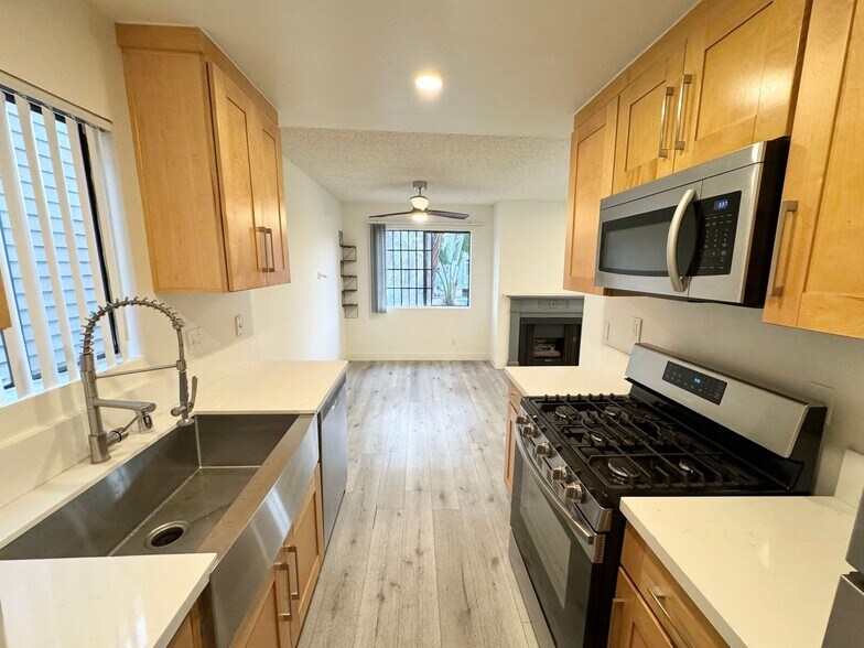 Building Photo - 3546 Hughes Ave