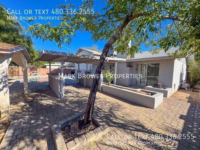 Building Photo - 910 E La Jolla Dr