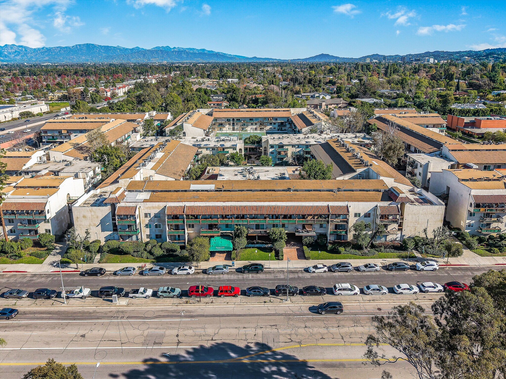 Building Photo - 5460 White Oak Ave