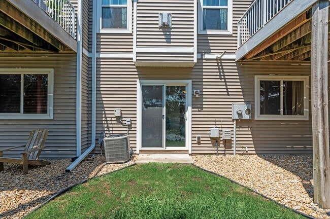 Building Photo - Spacious 3-Bedroom Townhome in Prime Savage/Prior Lake Location