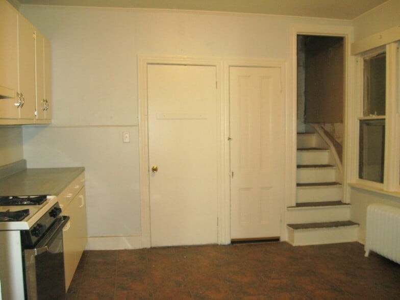 Building Photo - 28 Brainard St