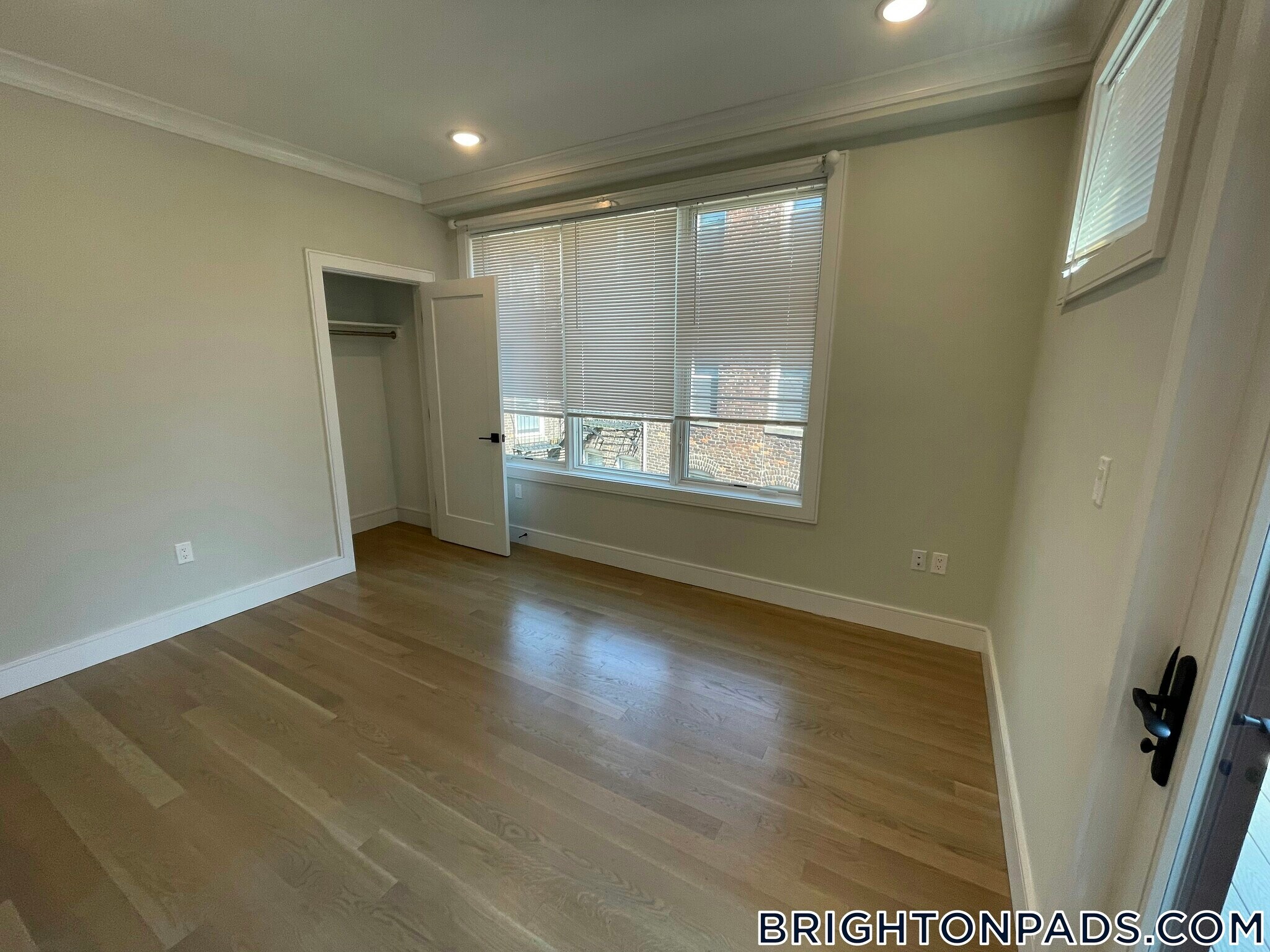 Building Photo - 104-106-106 Warren St