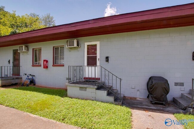 Primary Photo - 1328 Oshaughnessy Ave NE