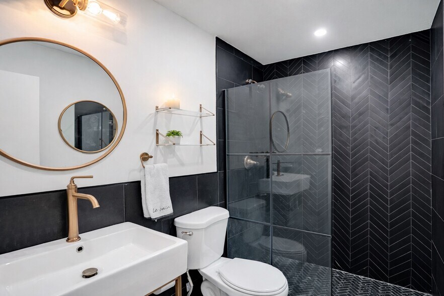 Building Photo - 1844 NE 26th Ave