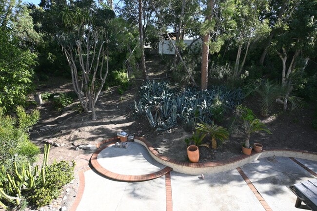 Building Photo - Beautiful Mission Viejo 5 bedroom 2.5 bathroom plus den home