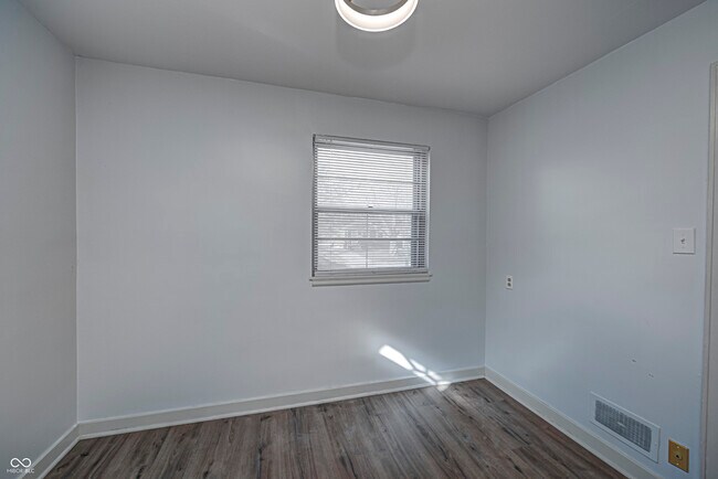 Building Photo - 315 S Webster Ave