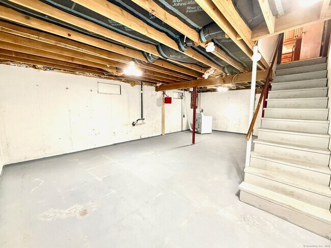 Building Photo - 56 Smith St