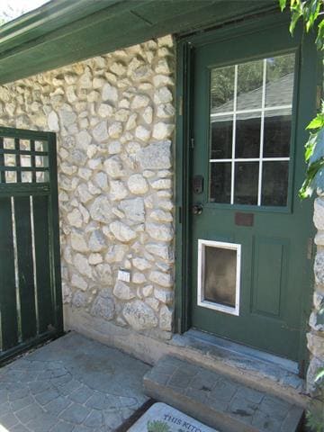 Building Photo - 707 High Crest Dr