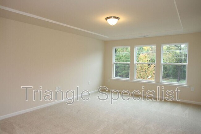 Building Photo - 215 Begen St