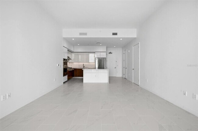 Building Photo - 400 Central Ave