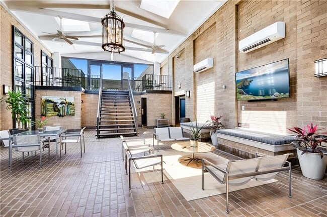 Building Photo - 1122 Colorado St