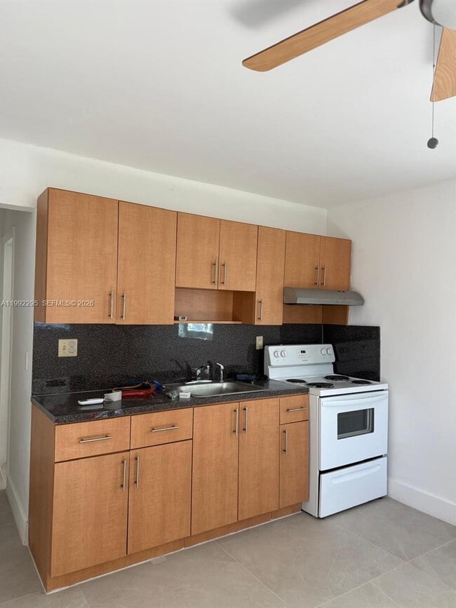 Building Photo - 242 SW 11th St