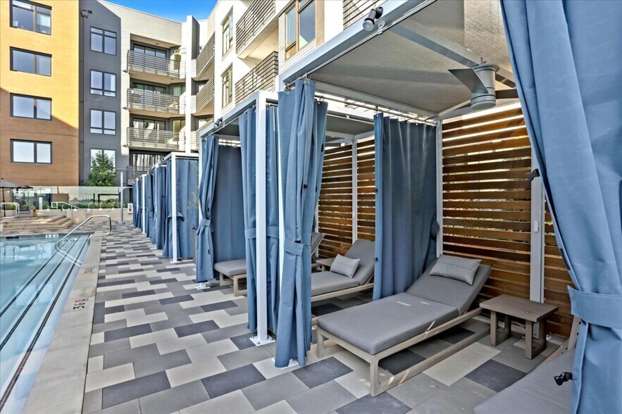 Building Photo - 3578 Rambla Place