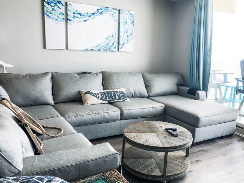 Building Photo - 9900 S Thomas Dr