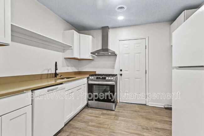 Building Photo - 3043 Terry Dr