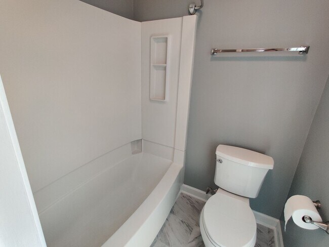 Building Photo - Newer 3 bedroom home