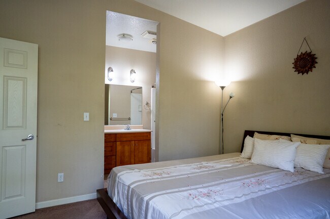 Building Photo - 1327 Auzerais Ave