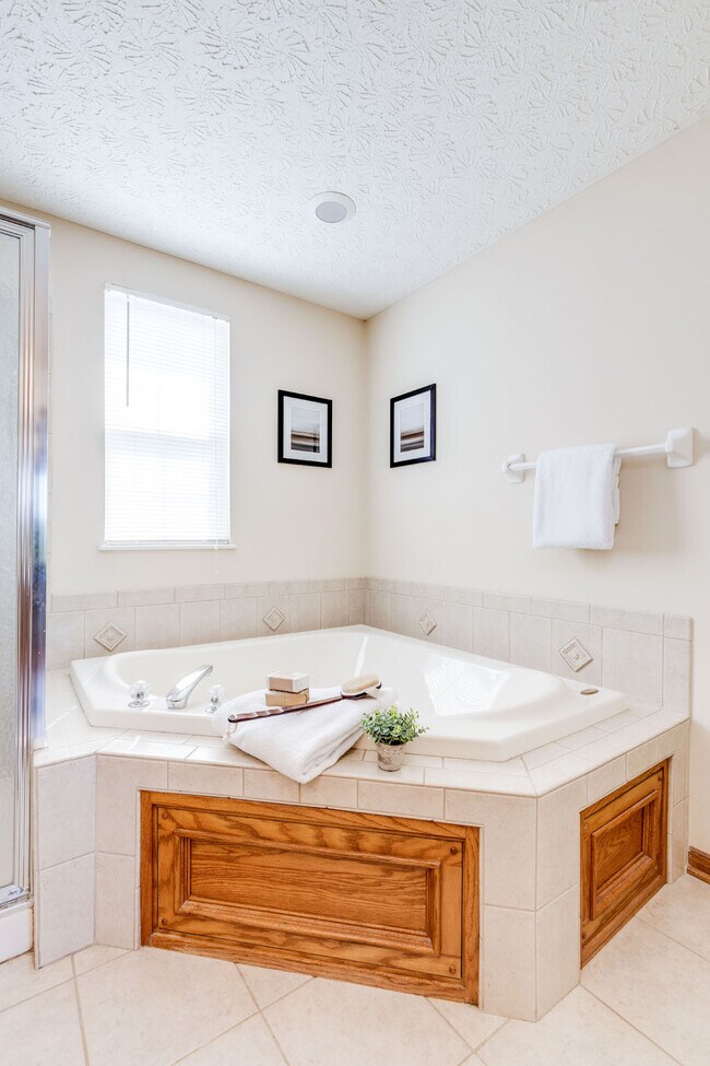 Building Photo - 7225 Bromfield Dr