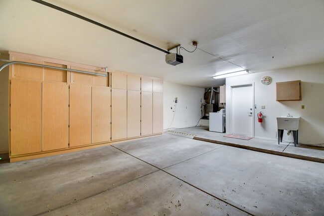 Building Photo - 2433 Sunup Dr