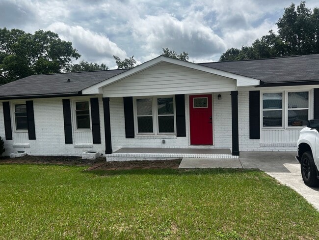 Building Photo - Beautiful Home 4 bedroom 3 bath