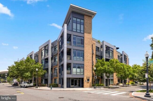 Building Photo - 525 Water St SW