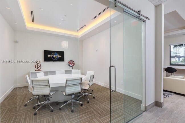 Building Photo - 999 SW 1st Ave