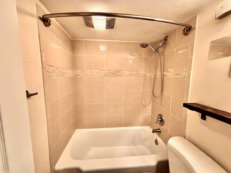 Building Photo - 1995 S Lincoln St