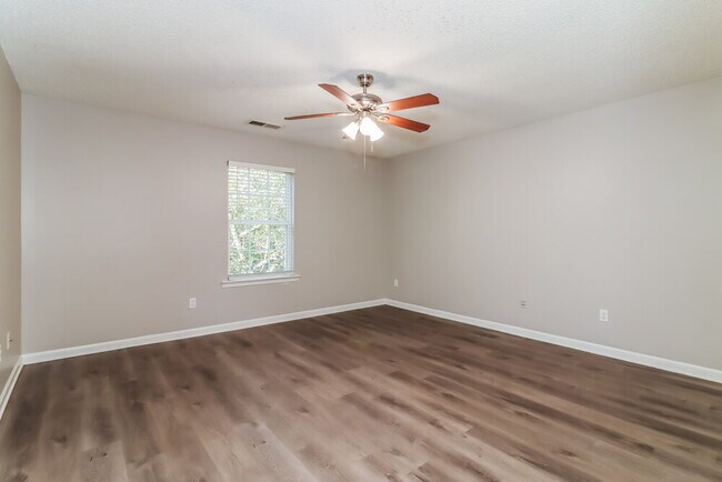 Building Photo - 69 Middlebrook Dr