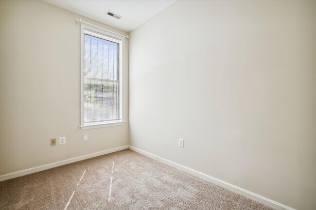 Building Photo - 2025 11th St NW