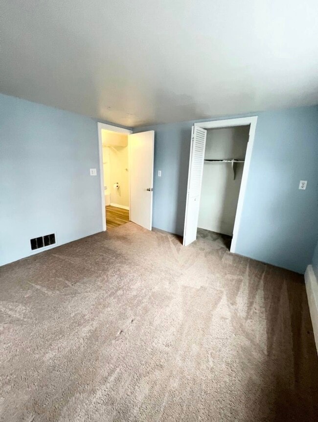 Building Photo - Church Alley