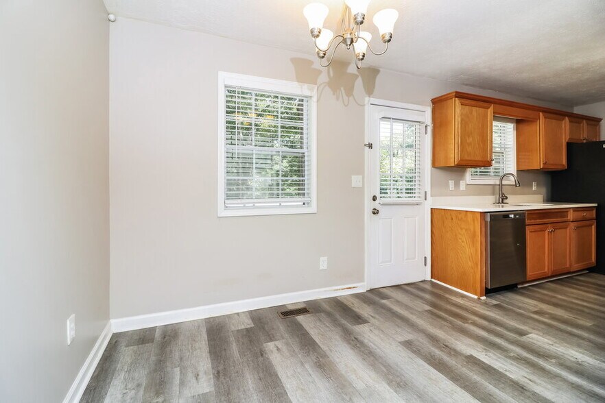 Building Photo - 6677 Birchwood Terrace