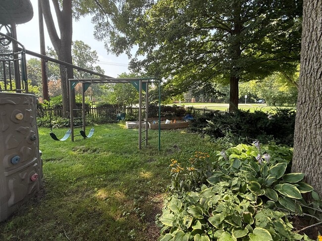 Building Photo - 45800 W Ann Arbor Trail