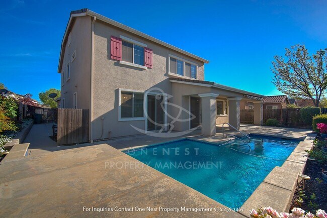 Building Photo - Fantastic - one of a kind 5 bdrm 4 bth home with pool