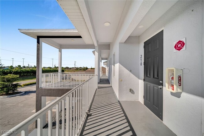 Building Photo - 275 SW 4th St