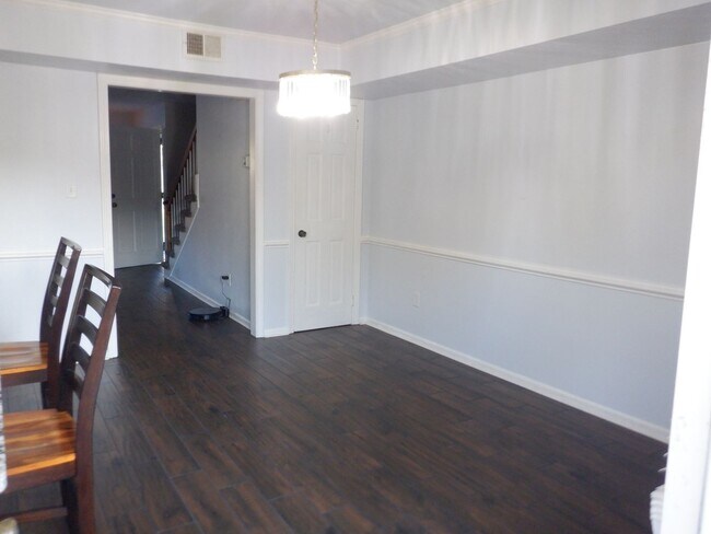 Building Photo - Downs1345-1347