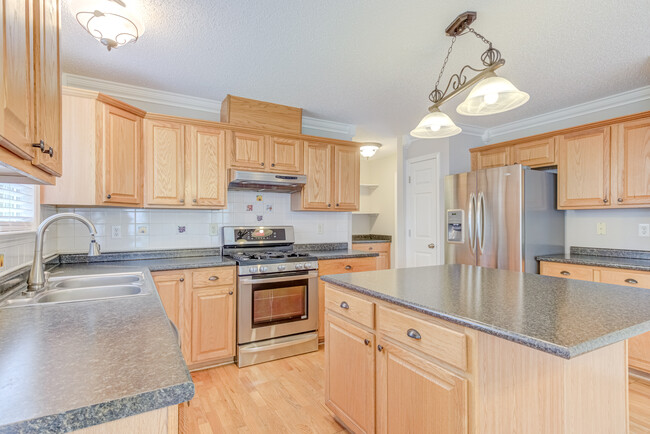 Building Photo - 2112 Echo Glen Ln