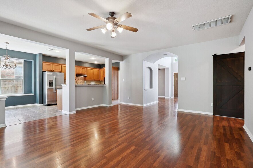 Building Photo - 3700 Harvey Penick Dr
