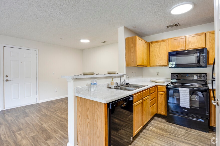 3BR, 2BA - 1,053SF - Kitchen - Preserve at Laurens Creek