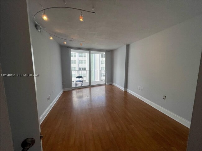 Building Photo - 1228 West Ave