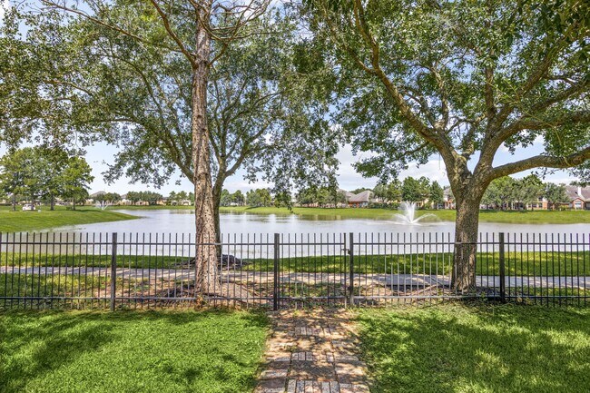 Building Photo - 7711 Summer Shore Dr