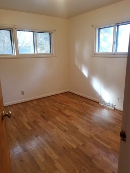 Building Photo - 915 Wicks Ln