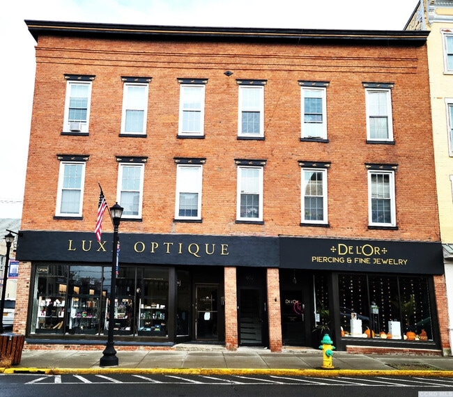 Primary Photo - 602 Warren St