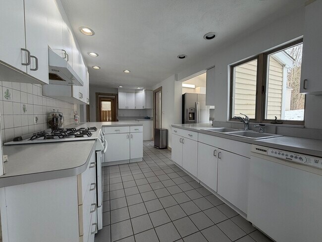 Building Photo - 12 Community Way