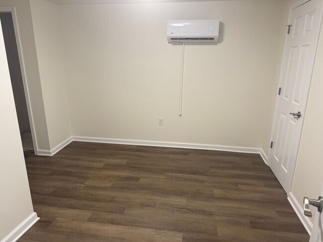 Building Photo - Newly renovated 2 Bedroom 2.5 Bathroom Hom...