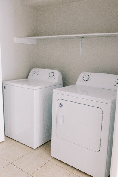 Building Photo - 1602 Dale Cove