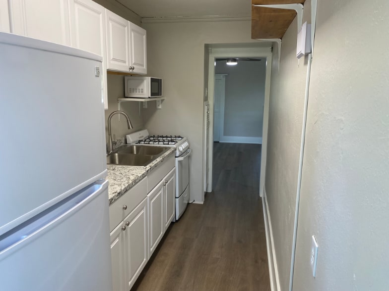 Building Photo - 1449 S University Blvd