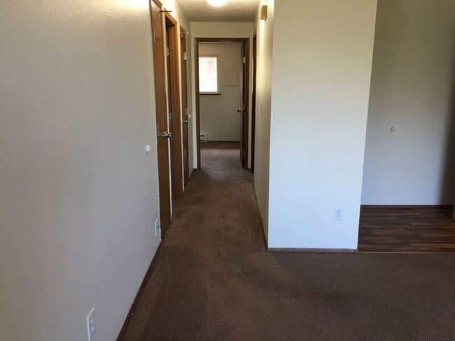 Building Photo - 17838 NE Multnomah Dr