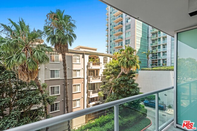 Building Photo - 13700 Marina Pointe Dr