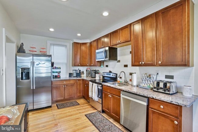 Building Photo - 13 E C St